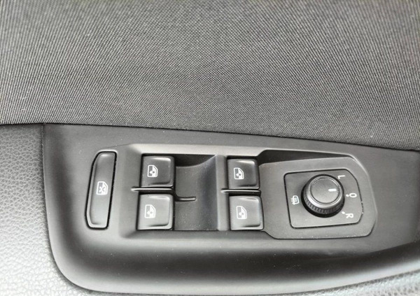 Volkswagen Passat cena 84900 przebieg: 133618, rok produkcji 2019 z Piotrków Kujawski małe 232